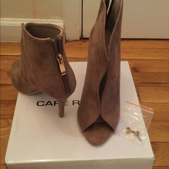 Cape Robbin - Picture 2 of 4